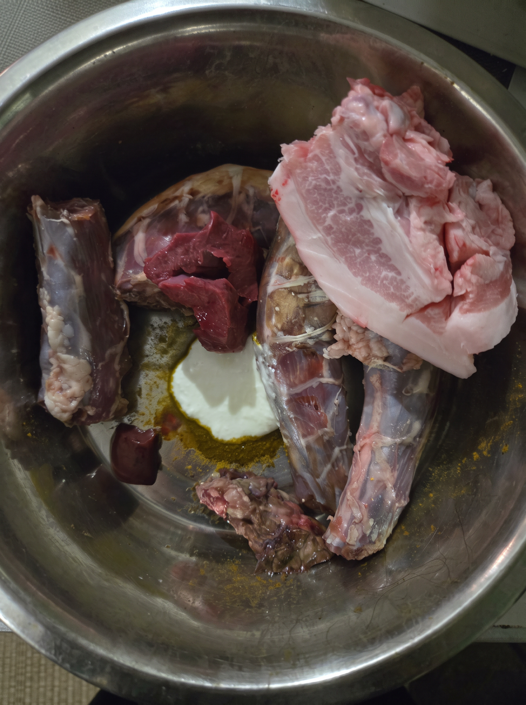 Aliments crus préparés dans une gamelle